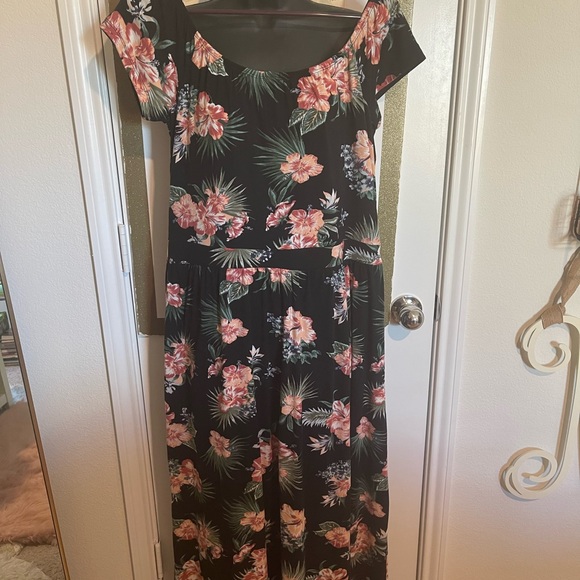 Black floral dress with shorts and front slit size 1X - Picture 3 of 5